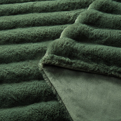 Vivienne Luxury Faux Fur Throw