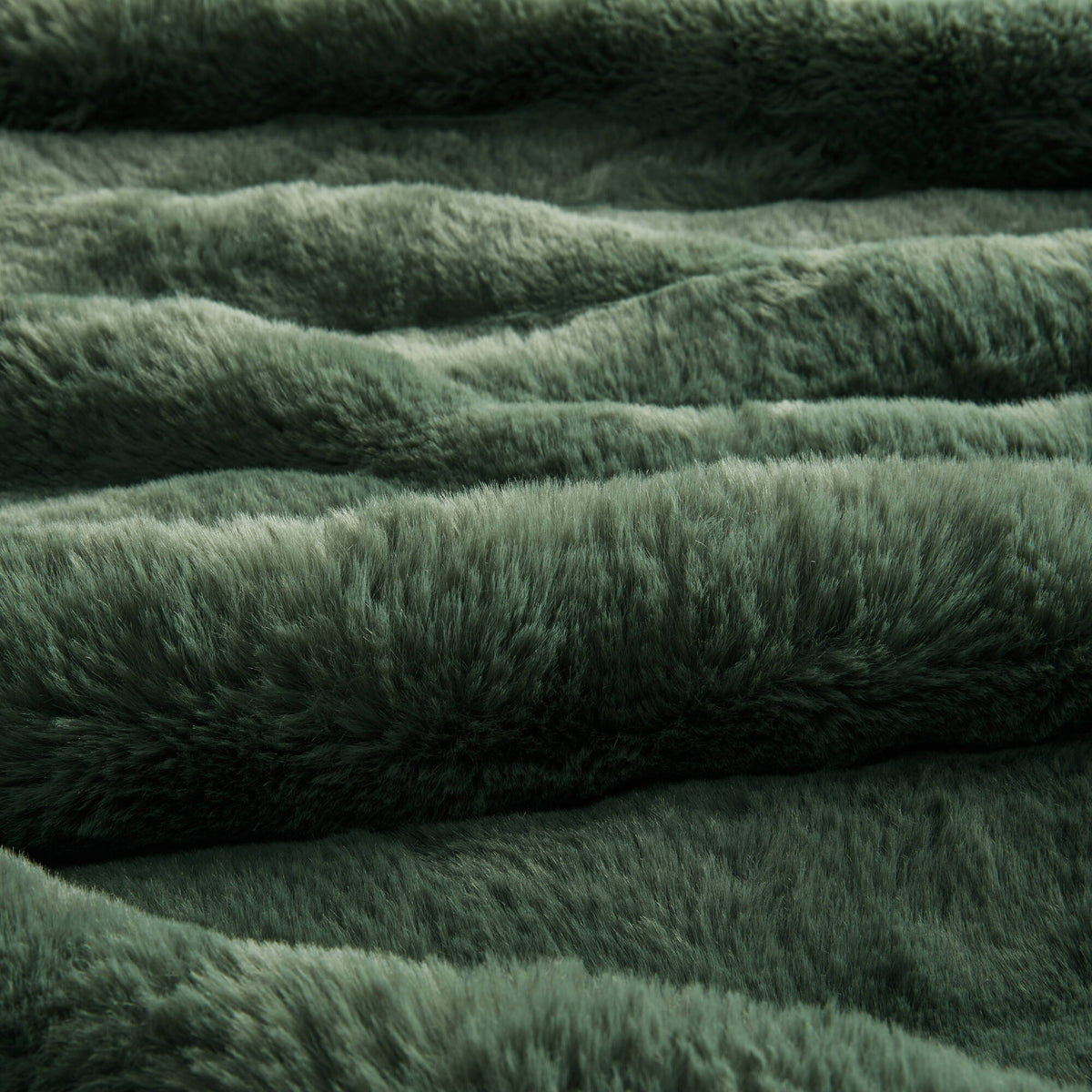 Vivienne Luxury Faux Fur Throw