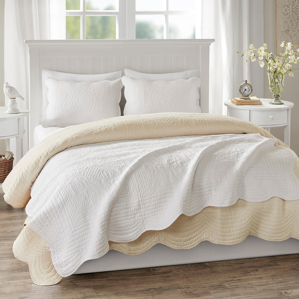 Madison Park Oversized Quilted Throw with Scalloped Edges