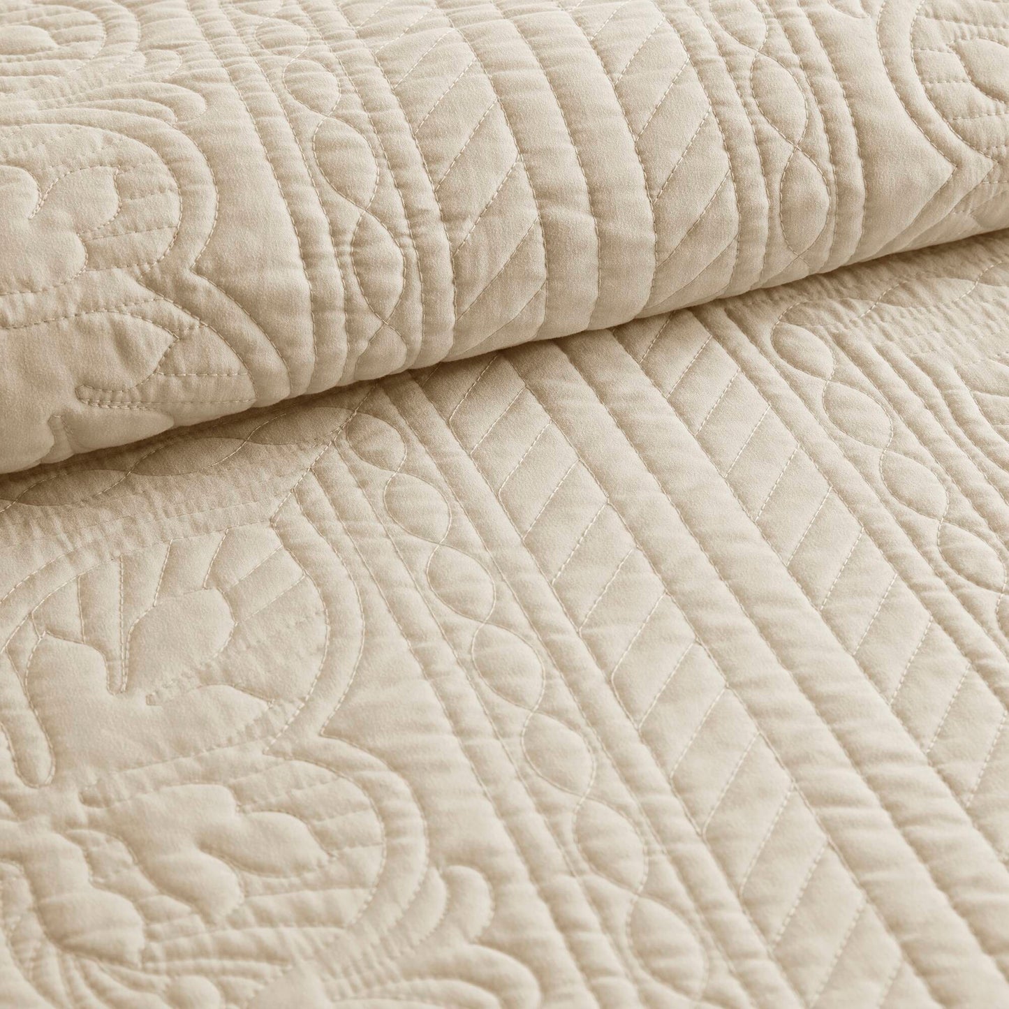 Madison Park 3 Piece Reversible Scalloped Edge Quilt Set