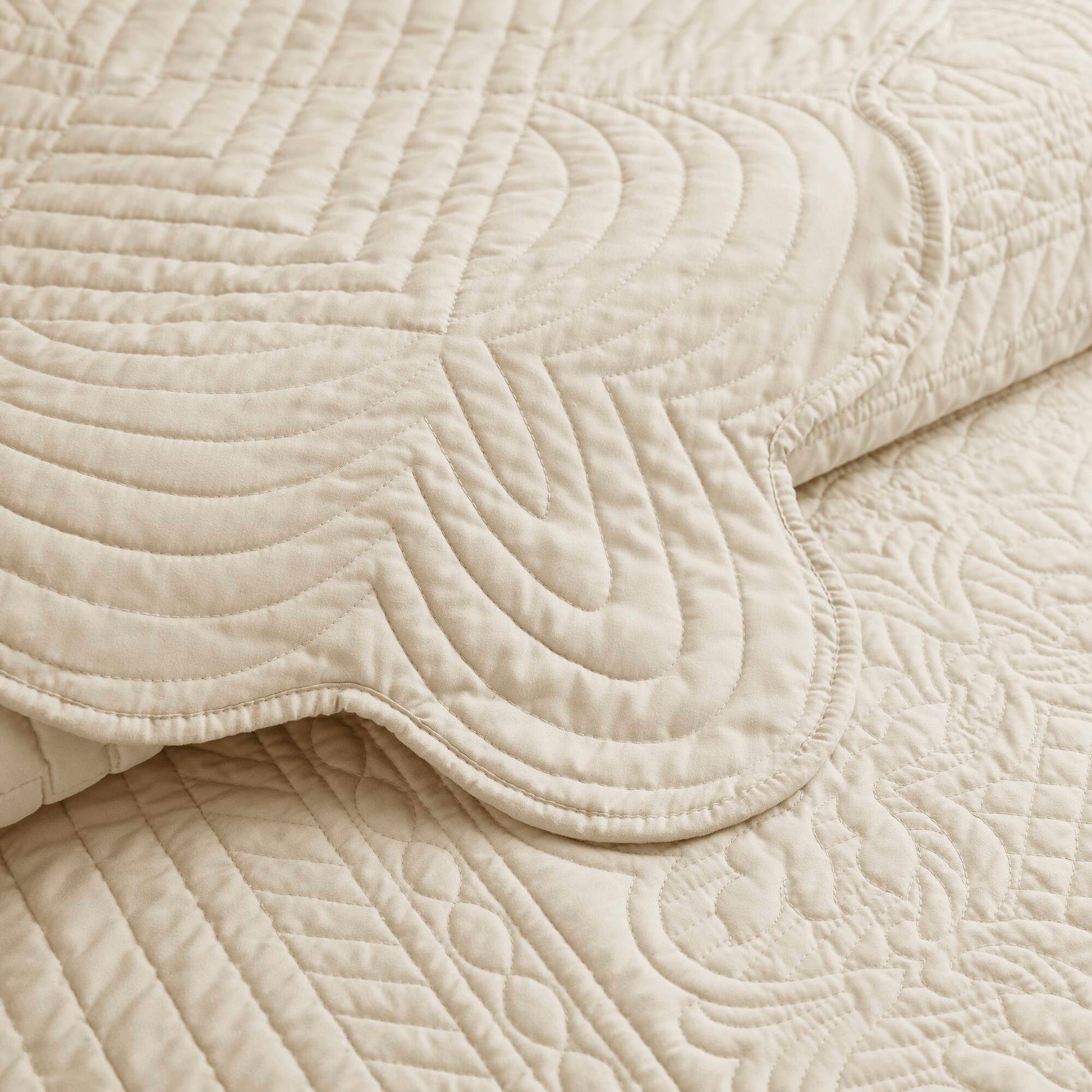 Madison Park 3 Piece Reversible Scalloped Edge Quilt Set