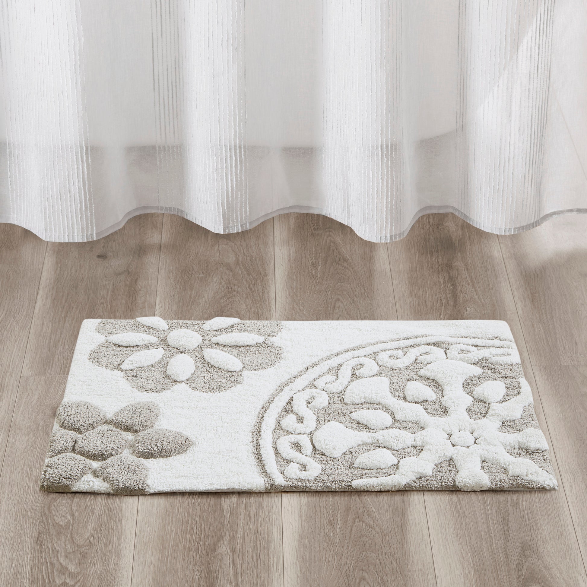 Madison Park Medallion Cotton Tufted Bath Rug