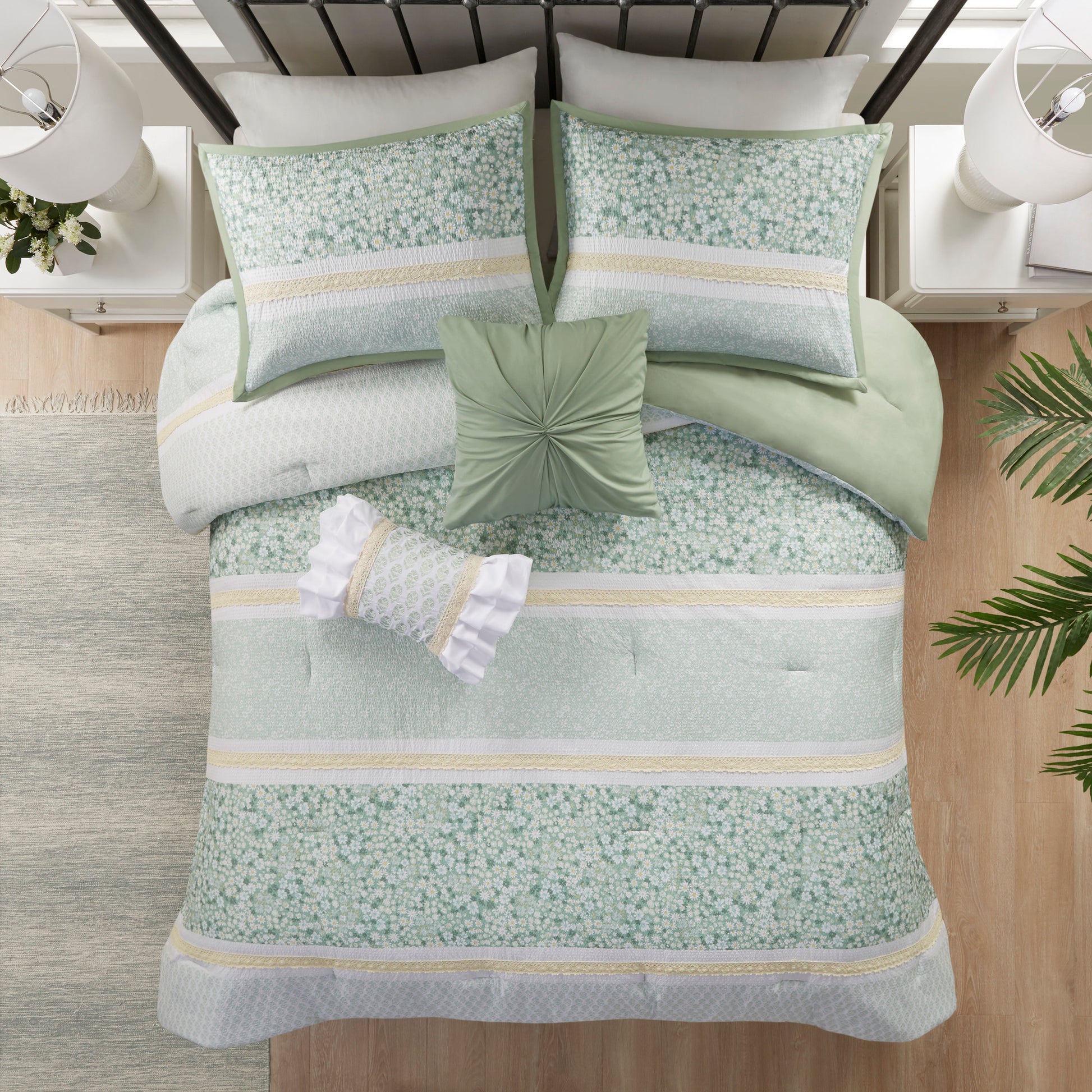 Madison Park 5 Piece Seersucker Comforter Set with Throw Pillows