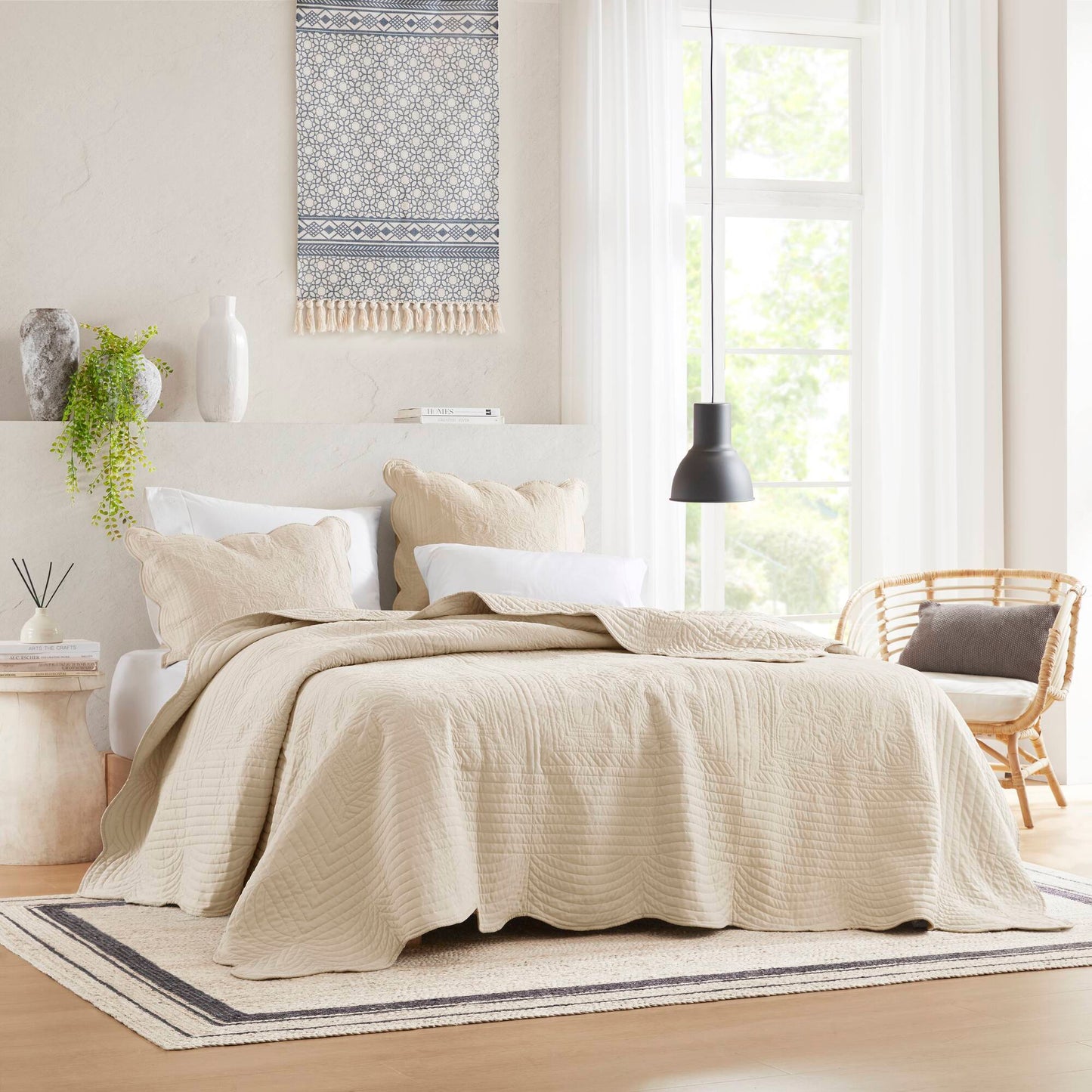 Madison Park 3 Piece Reversible Scalloped Edge Quilt Set