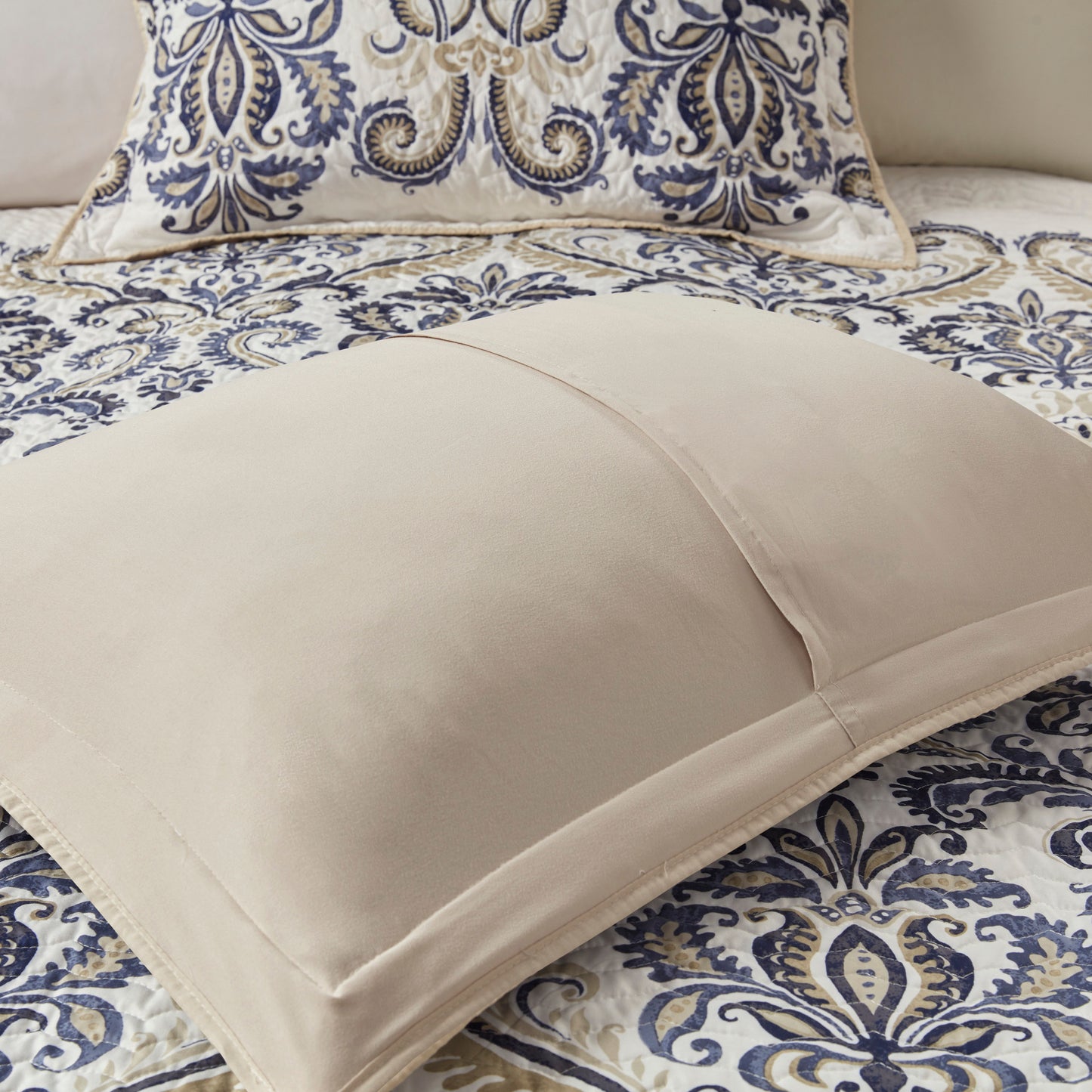 Madison Park 6 Piece Reversible Quilt Set with Throw Pillows