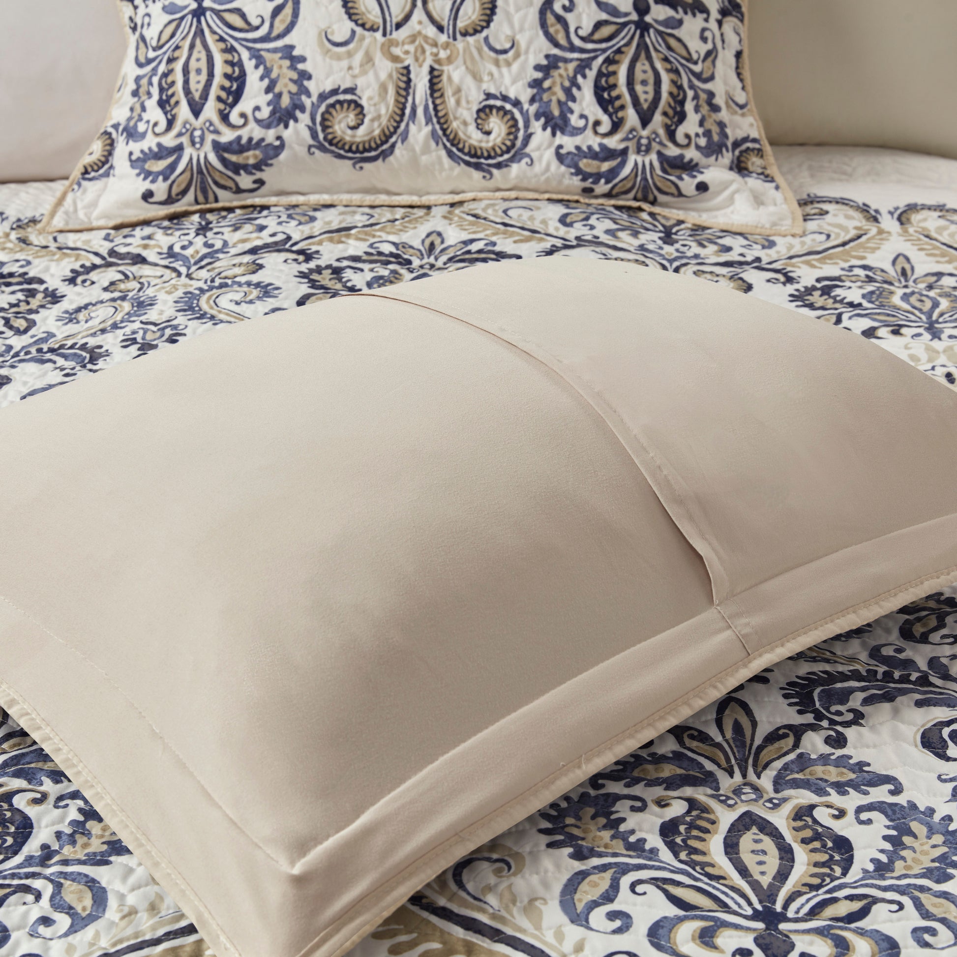 Madison Park 6 Piece Reversible Quilt Set with Throw Pillows