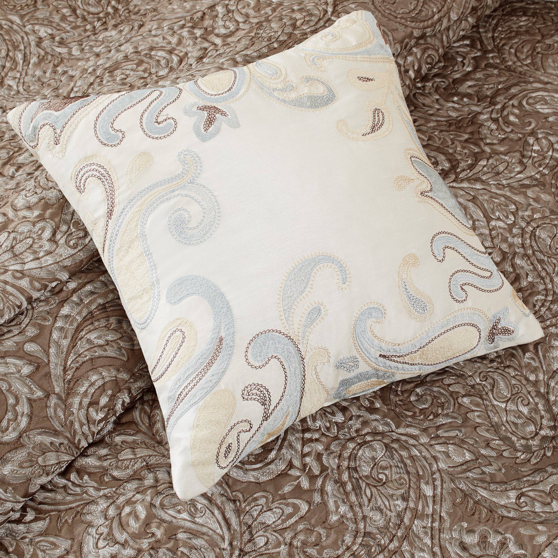 Madison Park 6 Piece Jacquard Quilt Set with Throw Pillows