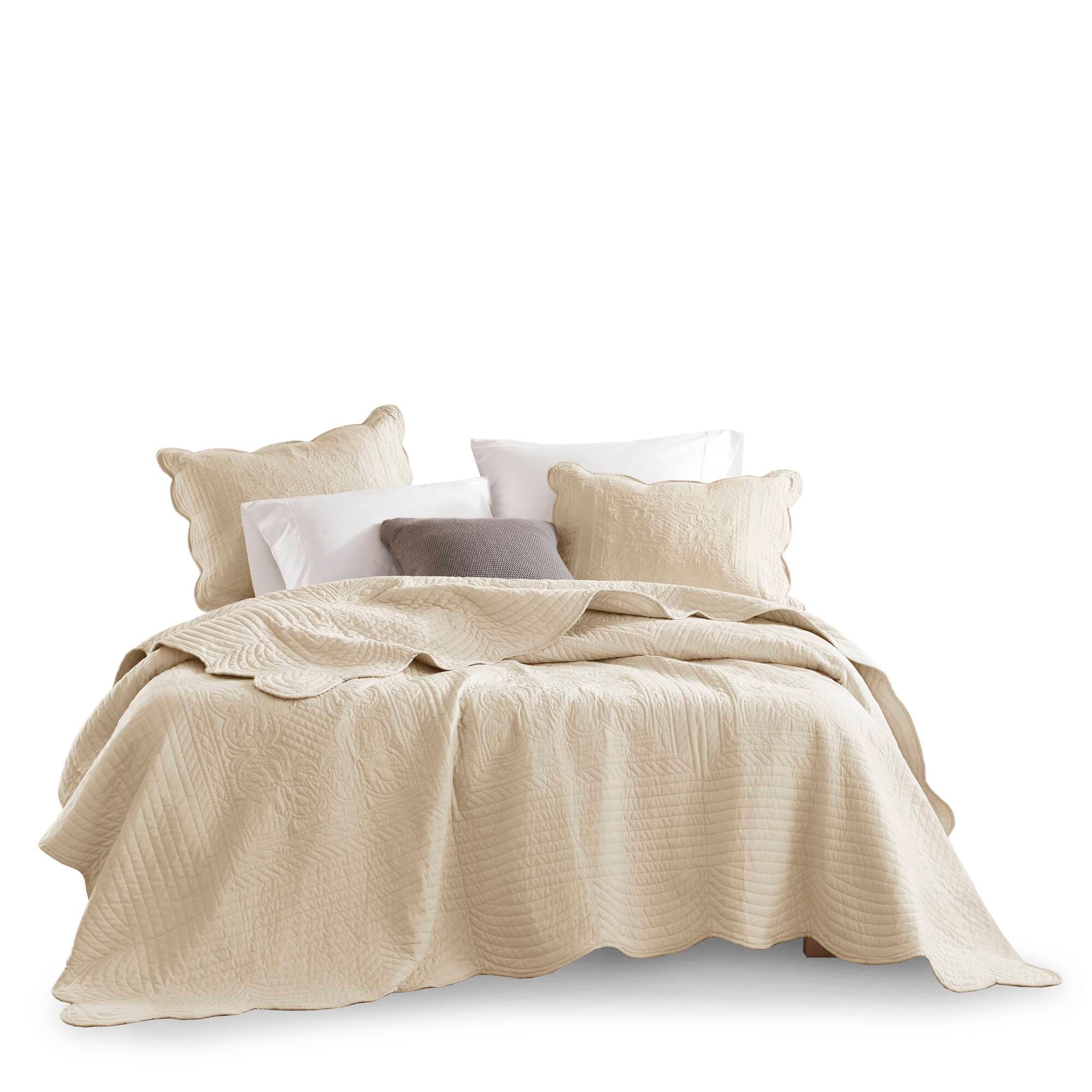 Madison Park 3 Piece Reversible Scalloped Edge Quilt Set