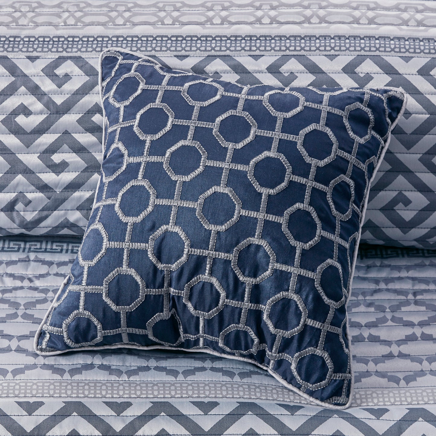 Madison Park 4 Piece Jacquard Quilt Set with Throw Pillow