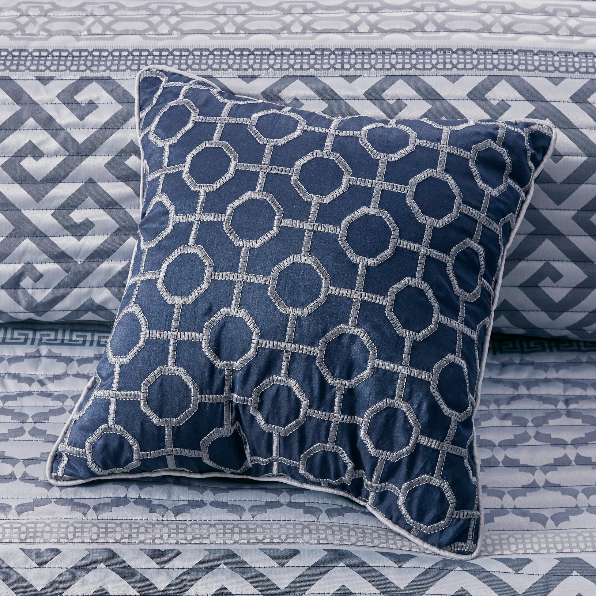 Madison Park 4 Piece Jacquard Quilt Set with Throw Pillow