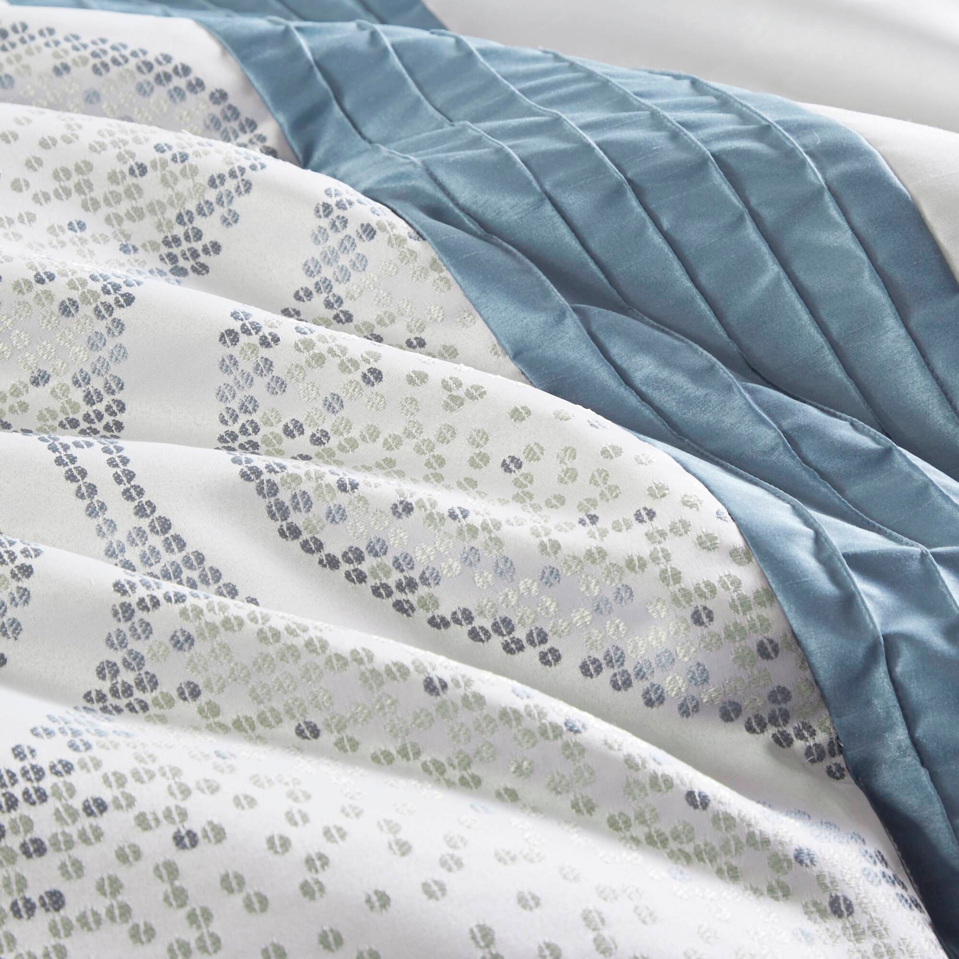 Madison Park 6 Piece Jacquard Comforter Set with Throw Pillows