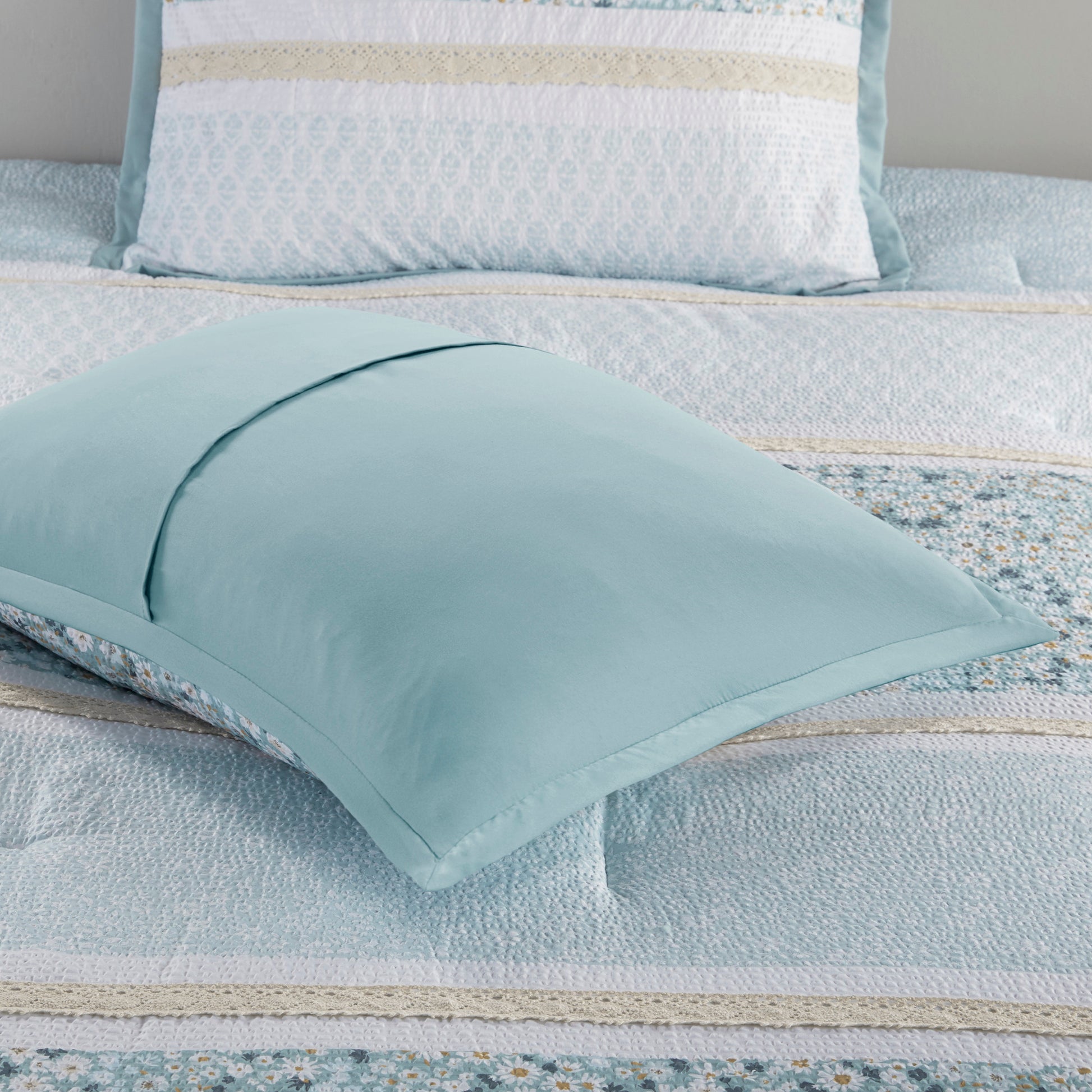 Madison Park 5 Piece Seersucker Comforter Set with Throw Pillows