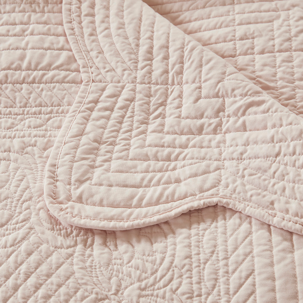 Madison Park Oversized Quilted Throw with Scalloped Edges