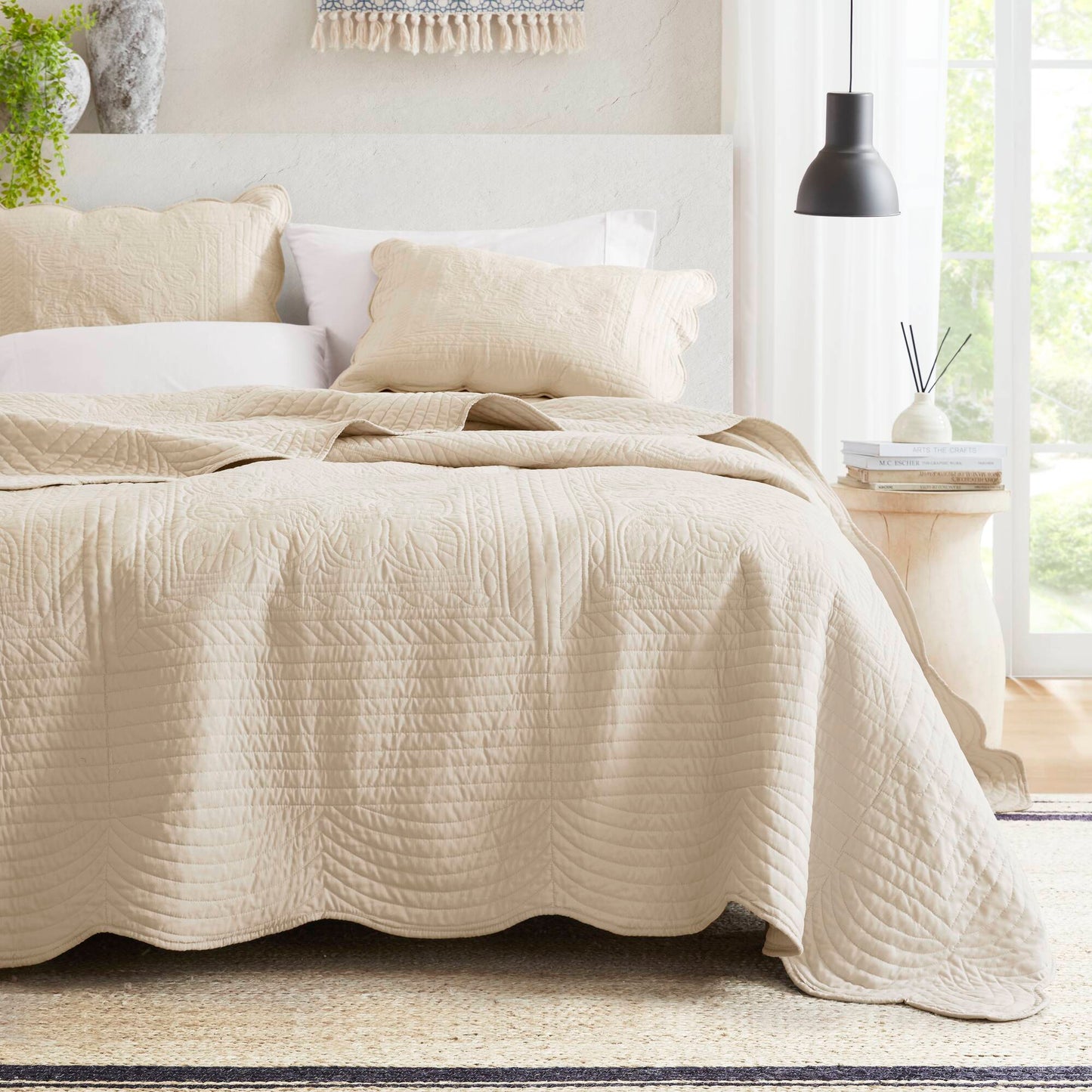 Madison Park 3 Piece Reversible Scalloped Edge Quilt Set