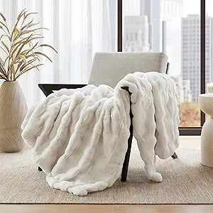 Vivienne Faux Fur Throw