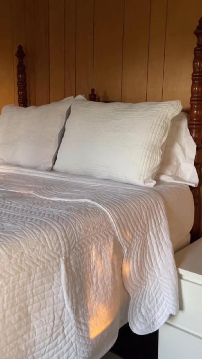 Tuscany 3-Piece Reversible Scalloped Edge Antimicrobial Quilt Set