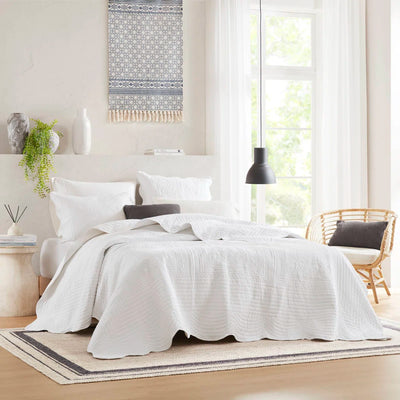 Tuscany 3-Piece Reversible Scalloped Edge Quilt Set